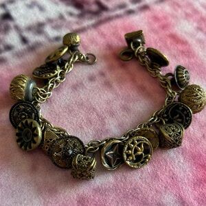 ANTIQUE BUTTONS CHARM BRACELET SO MANY BUTTONS!!